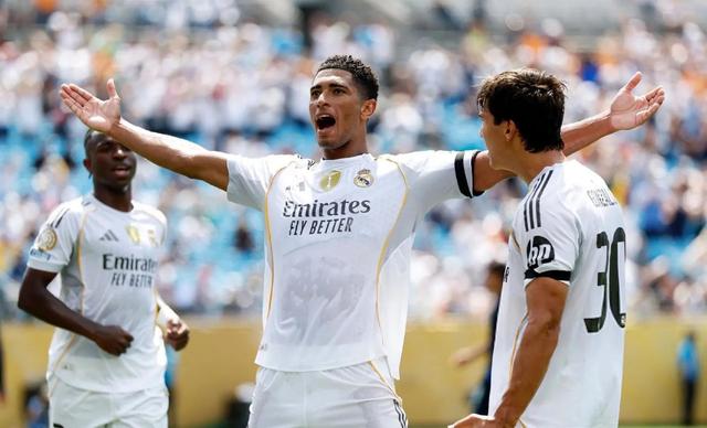 开云-跆拳道公开赛焦点战：辽东迅豹队鏖战燕赵巨龙队，新星闪耀。关键战拿下信心